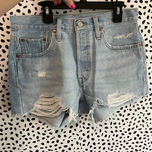 NWOT LEVI Jean Shorts
